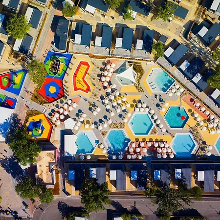 Awesome In With Swimming Pool 펜션