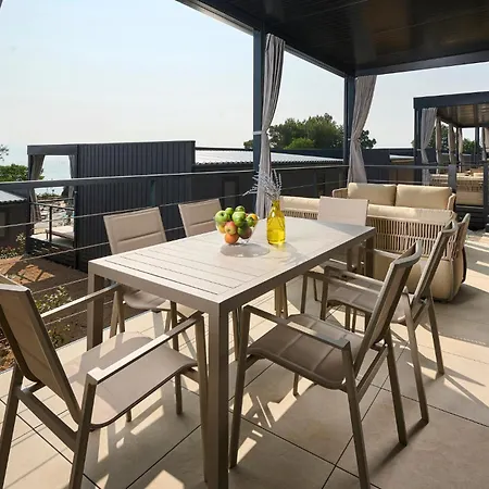 Gorgeous Home In Njivice With Wifi *